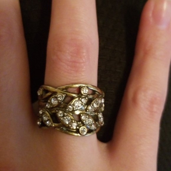 Premier ring - Picture 1 of 2